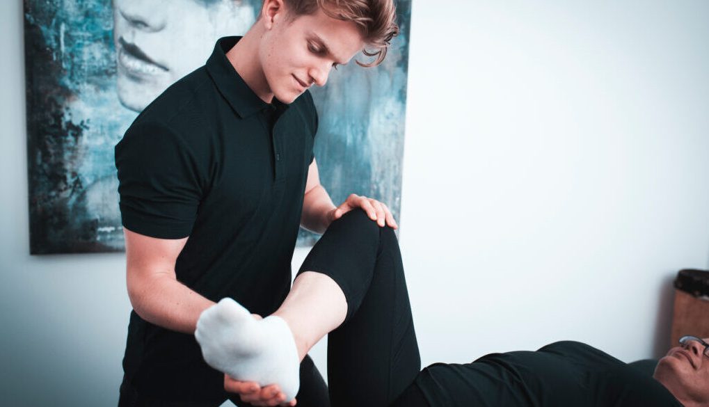 Person trainiert gelenkschonend im NEXCORE Fitnessstudio Ennigerloh zur Linderung von Arthroseschmerzen und Verbesserung der Beweglichkeit.